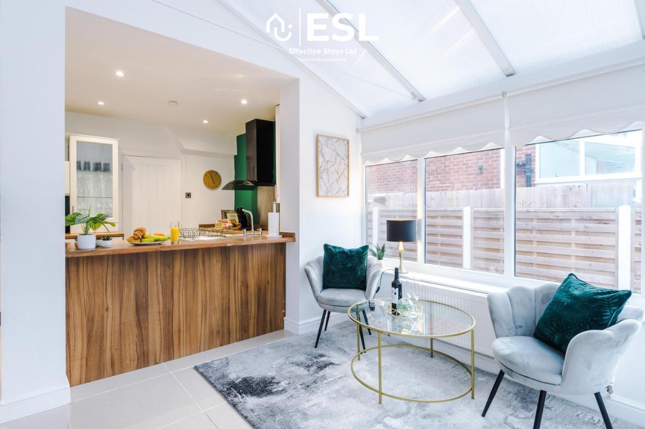 Open Plan - 3 Bedroom House - Garden And Outdoor Seating - Driveway Parking - Short Drive To City Centre Saughall Exterior foto